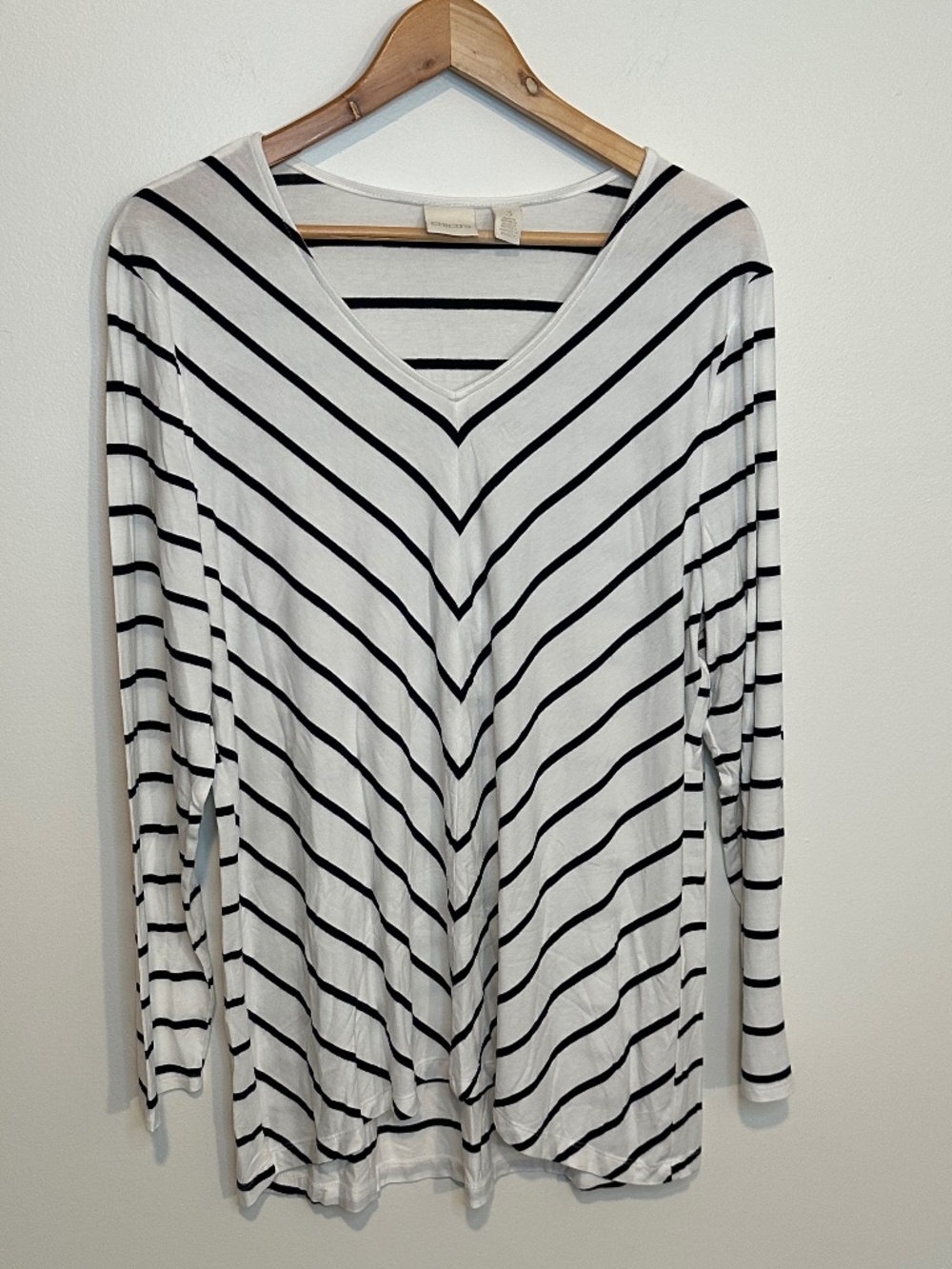 Chicos Size 3 White/ Navy Striped V Neck Long Sleeve Pullover Top XL